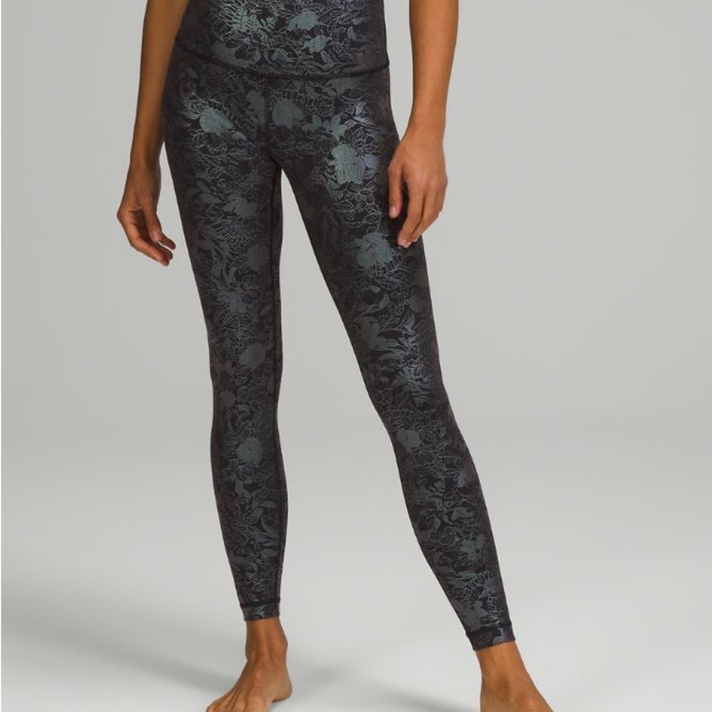 New with tags Lululemon Wunder Under tight 25” shine - Picture 3 of 3
